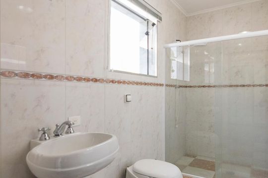 Banheiro de casa para alugar com 3 quartos, 300m² em Vila Scarpelli, Santo André