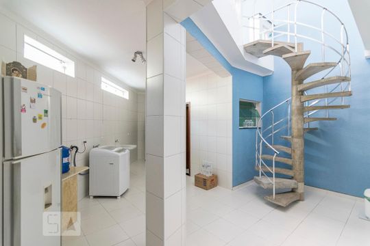Área de Serviço de casa para alugar com 3 quartos, 300m² em Vila Scarpelli, Santo André