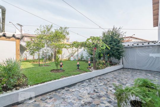 Quintal de casa para alugar com 3 quartos, 300m² em Vila Scarpelli, Santo André