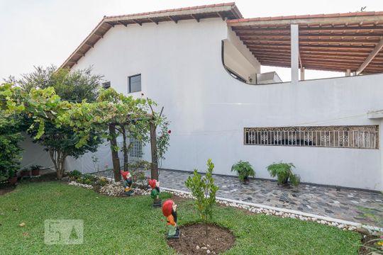 Quintal de casa para alugar com 3 quartos, 300m² em Vila Scarpelli, Santo André