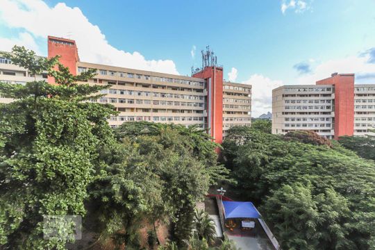 Vista Sala de apartamento à venda com 2 quartos, 60m² em Taquara, Rio de Janeiro