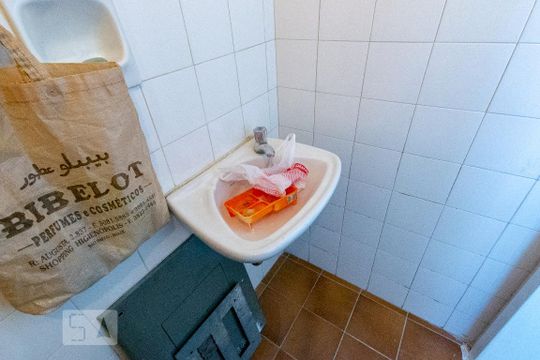 Área de Serviço - Torneira de apartamento para alugar com 2 quartos, 65m² em Moema, São Paulo
