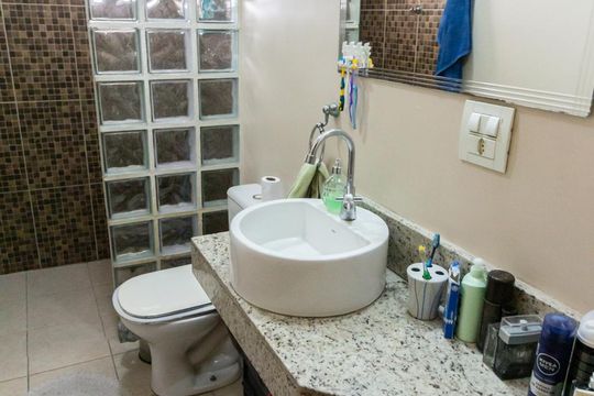 Banheiro 01 de casa à venda com 3 quartos, 400m² em Vila Anglo Brasileira, São Paulo