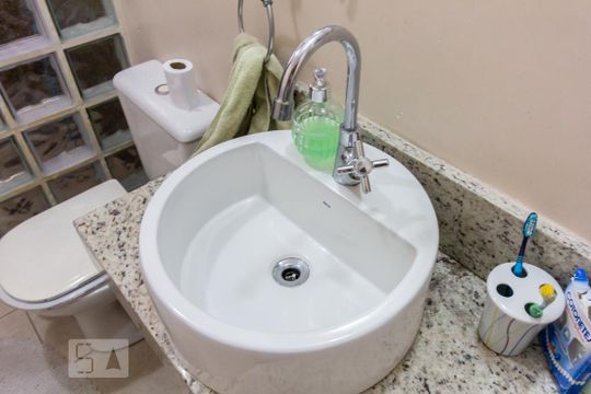 Banheiro Pia de casa à venda com 3 quartos, 400m² em Vila Anglo Brasileira, São Paulo