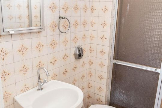 Banheiro de casa para alugar com 2 quartos, 80m² em Vila Santana, São Paulo