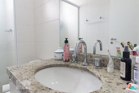 Banheiro do Quarto Suíte de apartamento para alugar com 2 quartos, 76m² em Jardim Santo Amaro, São Paulo