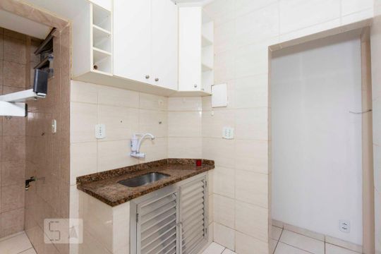 Cozinha de apartamento para alugar com 2 quartos, 55m² em Urca, Rio de Janeiro
