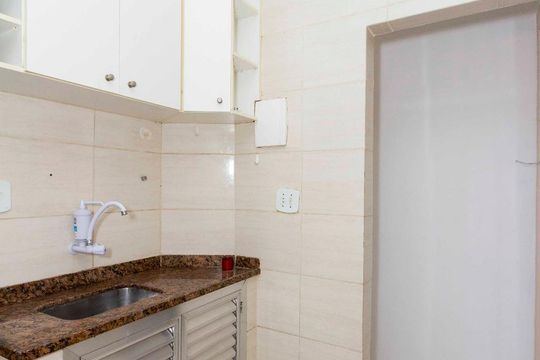 Cozinha de apartamento para alugar com 2 quartos, 55m² em Urca, Rio de Janeiro