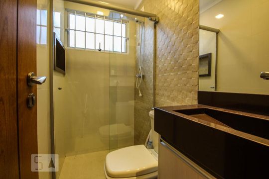 Banheiro Social de casa à venda com 3 quartos, 200m² em Guará Ii, Brasília