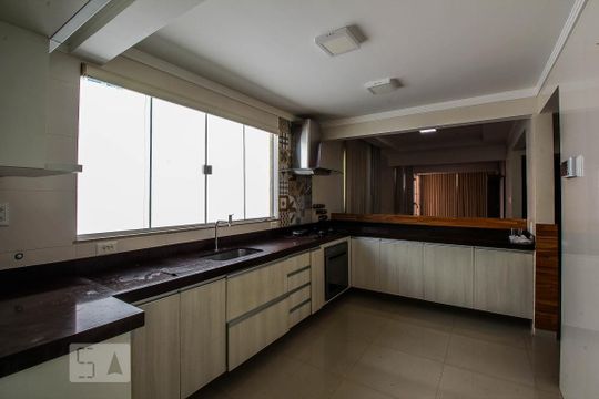 Cozinha de casa à venda com 3 quartos, 200m² em Guará Ii, Brasília