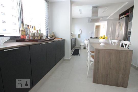 Cozinha de apartamento à venda com 4 quartos, 216m² em Santana, São Paulo