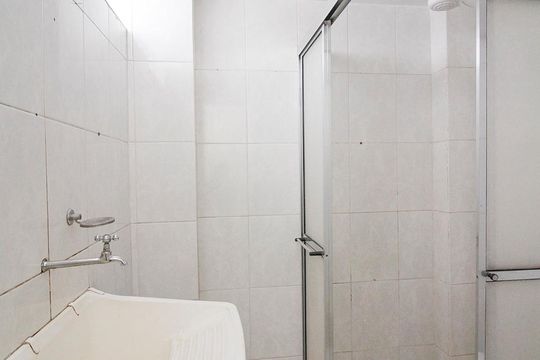 Banheiro de kitnet/studio para alugar com 1 quarto, 23m² em Vila Buarque, São Paulo