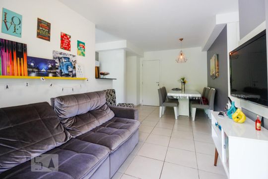 Sala de apartamento para alugar com 2 quartos, 64m² em Recreio dos Bandeirantes, Rio de Janeiro