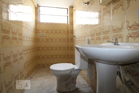Banheiro de apartamento para alugar com 2 quartos, 57m² em Rebouças, Curitiba