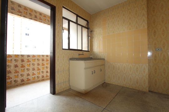 Cozinha de apartamento para alugar com 2 quartos, 57m² em Rebouças, Curitiba