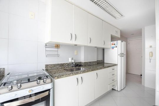 Cozinha de apartamento à venda com 2 quartos, 80m² em Ingá, Niterói