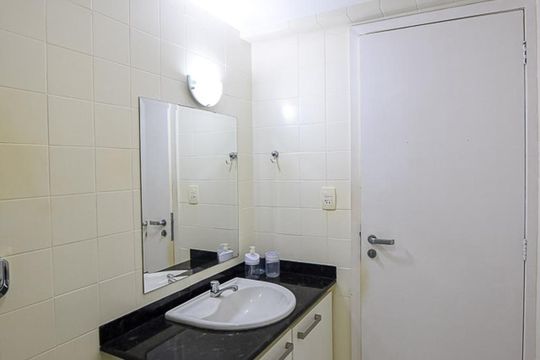 Banheiro Social de apartamento à venda com 2 quartos, 80m² em Ingá, Niterói
