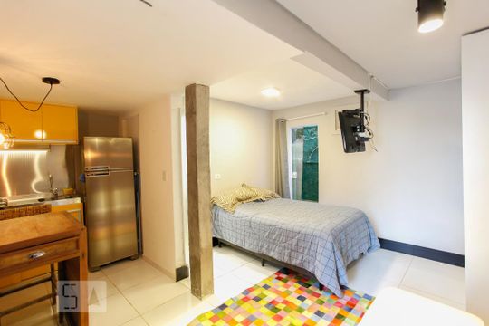 Sala/Quarto de kitnet/studio para alugar com 1 quarto, 30m² em Vila do Encontro, São Paulo