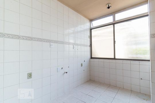 Cozinha de apartamento para alugar com 2 quartos, 55m² em Floresta, Porto Alegre