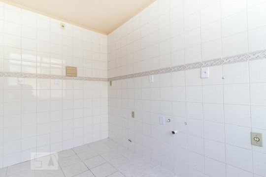 Cozinha de apartamento para alugar com 2 quartos, 55m² em Floresta, Porto Alegre