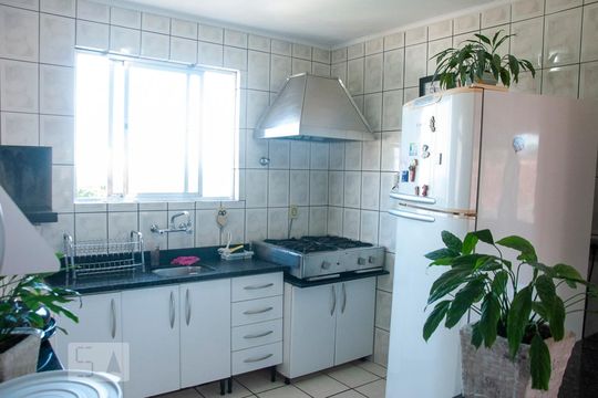 Cozinha de apartamento à venda com 2 quartos, 81m² em Medianeira, Porto Alegre