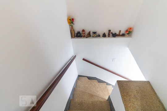 Escada de casa para alugar com 3 quartos, 143m² em Vila Gustavo, São Paulo