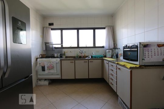 cozinha de apartamento à venda com 4 quartos, 205m² em Vila Suzana, São Paulo