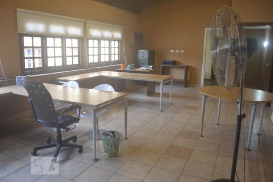 Sala de casa de condomínio para alugar com 2 quartos, 120m² em Jardim Leonor, São Paulo