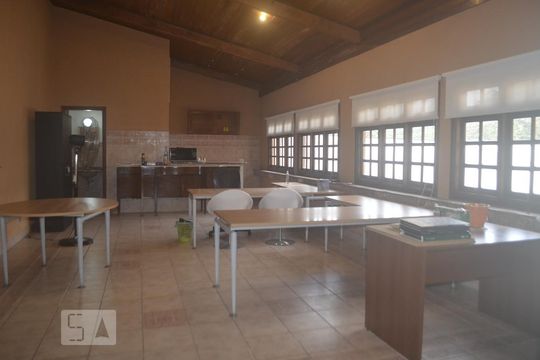Sala de casa de condomínio para alugar com 2 quartos, 120m² em Jardim Leonor, São Paulo