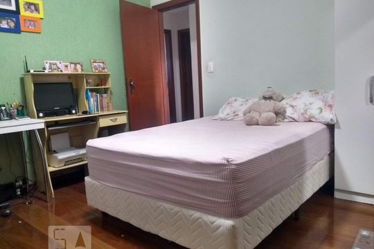 Casa para alugar com 5 quartos, 200m² em Carlos Prates, Belo Horizonte