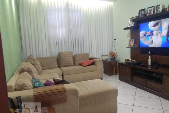 Casa para alugar com 5 quartos, 200m² em Carlos Prates, Belo Horizonte
