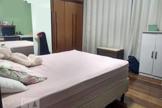 Casa para alugar com 5 quartos, 200m² em Carlos Prates, Belo Horizonte