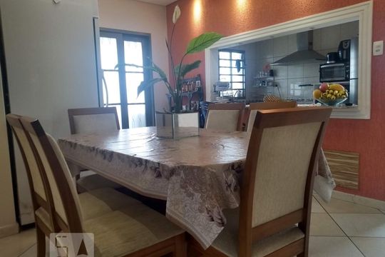 Casa para alugar com 5 quartos, 200m² em Carlos Prates, Belo Horizonte