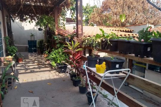 Casa para alugar com 5 quartos, 200m² em Carlos Prates, Belo Horizonte
