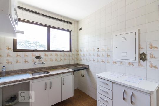 Cozinha de apartamento para alugar com 2 quartos, 64m² em Vila Ester (zona Norte), São Paulo