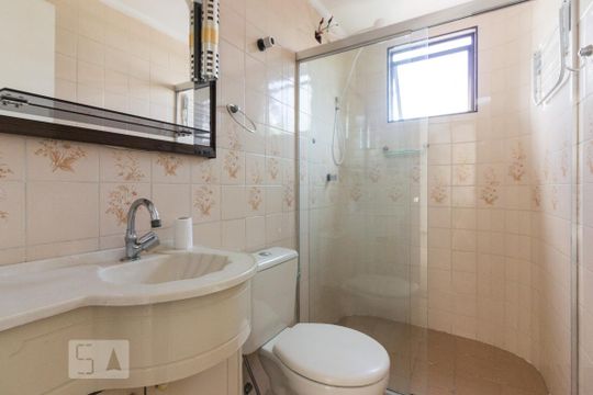 Banheiro de apartamento para alugar com 2 quartos, 64m² em Vila Ester (zona Norte), São Paulo