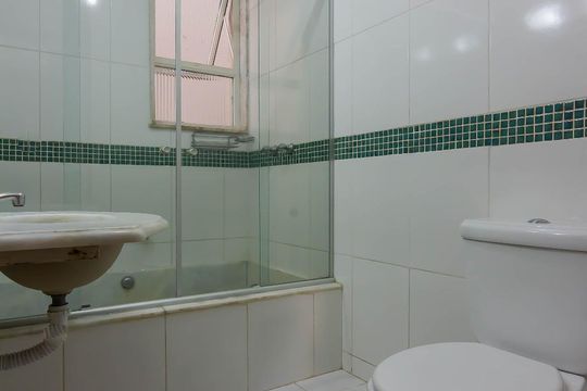 Banheiro Social de apartamento para alugar com 3 quartos, 140m² em Santo Antônio, Belo Horizonte