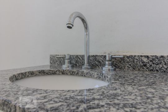 Banheiro de apartamento para alugar com 2 quartos, 75m² em Jardim Santo Antônio, Santo André