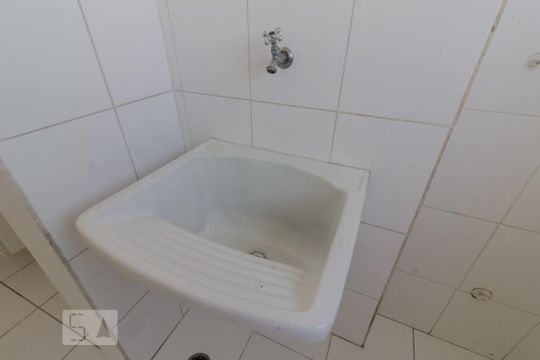 Área de Serviço de apartamento para alugar com 2 quartos, 75m² em Jardim Santo Antônio, Santo André