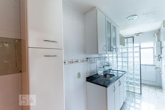 Cozinha  de apartamento à venda com 2 quartos, 52m² em Sapê, Niterói