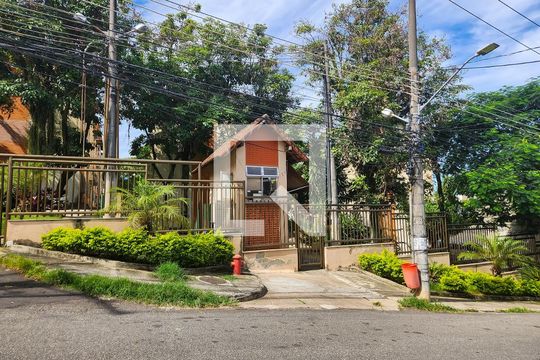Fachada e portaria de apartamento à venda com 2 quartos, 50m² em Pechincha, Rio de Janeiro