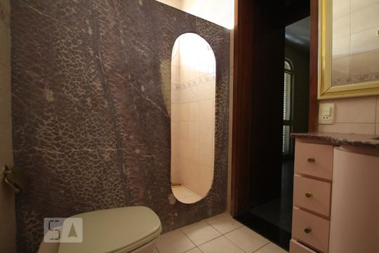 Banheiro da Suite1 de casa à venda com 7 quartos, 900m² em Setor Oeste, Goiânia