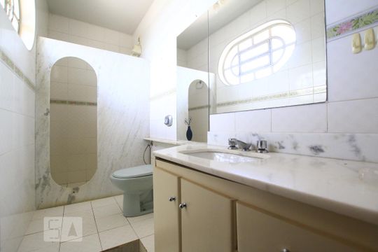 Banheiro da Suite2 de casa à venda com 7 quartos, 900m² em Setor Oeste, Goiânia