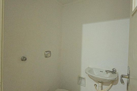 Banheiro de Serviço de apartamento para alugar com 2 quartos, 79m² em Centro, São Leopoldo