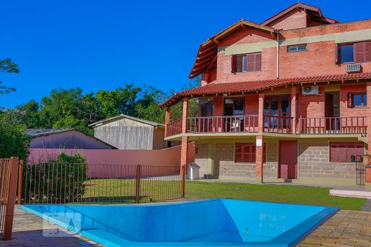 Fachada de casa à venda com 6 quartos, 450m² em Vila Nova, Porto Alegre