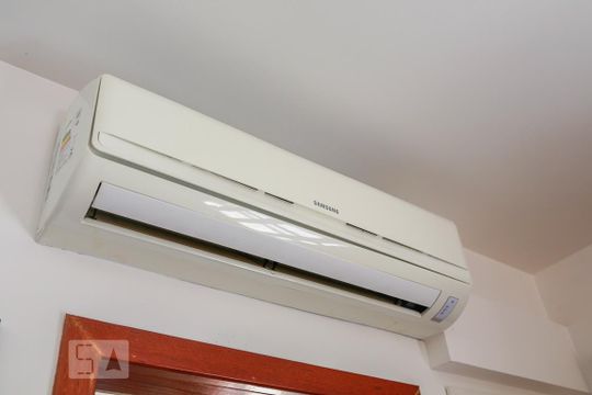 Sala de casa à venda com 6 quartos, 450m² em Vila Nova, Porto Alegre