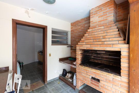 Churrasqueira de casa para alugar com 8 quartos, 400m² em Jardim Londrina, São Paulo