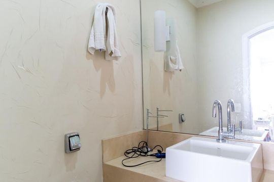 Lavabo de casa para alugar com 8 quartos, 400m² em Jardim Londrina, São Paulo