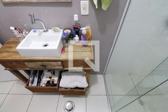 Detalhe do banheiro de apartamento à venda com 2 quartos, 102m² em Vila Pompéia, São Paulo