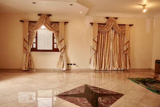 Sala de casa para alugar com 4 quartos, 550m² em Jardim Maia, Guarulhos
